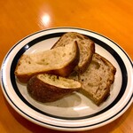 Buono Pesce - 「チェスト船堀」のパン盛り合わせ。580円+税