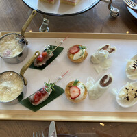 ザ タヴァン グリル＆ラウンジ - 