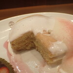 向山製作所cafe  - 桜薫るパンケーキ（断面）