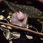 弧柳 - 茶菓:桜花と桜の葉