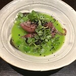 やまぐち - ホタルイカ　大徳寺納豆　青紫蘇新芽の葉　えんどう豆のソース