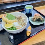 セルフうどん 屋島 - メニューの内容にも
            立地的な特徴があると思います