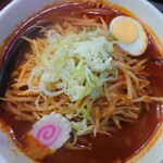 太龍 - 太龍ラーメン。味噌で辛口。写真では分からないですが大きい角煮タイプのお肉が印象的です。熱くて辛くて汗がとまりません。