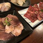 函館豚カルビホルモン研究所 - タン、牛カルビ