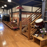 旬膳処 茶目 - 店内はピッカピカに磨きあげられてご覧の通り