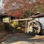 水車の里 瑞穂蔵 - お店の横にはお漬物等を販売するお土産物屋さんもあります。