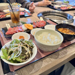 焼肉 桜咲 - カルビとロースランチ…1780円×4人前