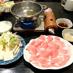 Shabushabu Sukiyaki Hitorinabe Megu - 