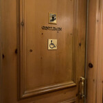 ラ・ベ - 紳士の花園。皆様のデラックスなモノ♡が写ったらマズいので、中の撮影は差し控えておこう。もし興味のある淑女の方がおられたら個別に相談させて頂きます(笑)