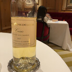 La Baie - プロヴァンスの白ワインの銘醸地:カシーを代表する生産者クロ・サント・マグドレーヌ。品種:マルサンヌやユニ・ブラン 等。市販価格はボトルで5000円ほど。