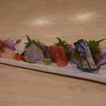 御馳走屋 むらさき - 本日のお刺身盛合せ(2人盛) 1,600円(税込)。 