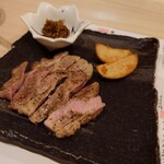 御馳走屋 むらさき - 中札内産 豚ロースの炭火炙り 900円(税込)。