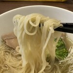 202498413 - 鴨のラーメンオレンジ風味、麺リフト