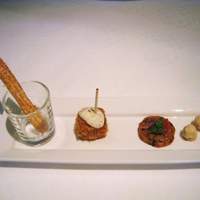 サンス・エ・サヴール - チェロス　豚足と豚頬肉のコロッケ　ブラックオリーブのサブレ　ボルチーニ茸のメレンゲ