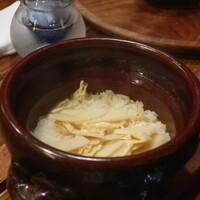 天一坊 - 筍の炊き込みご飯のプレゼンテーション