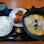 香芝家系ラーメン まねき家 - 