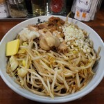 付麺屋 壱志 - ニンニク拉麺（汁無し）の中サイズは990円。