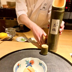 一本木石橋 - 振る舞い酒・青竹酒を先ずは一口。スッキリして美味しい。ここから段々と濃い純米酒へ流れるようにマリアージュ