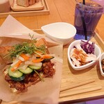 My Banh Mi by Gluten Free TOKYO - サンドイッチのヴィーガン、ドリンクセットで990円。あ、ドリンクに紫陽花ティーを選んだので+100円です。