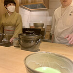 一本木石橋 - カウンターならではの会話も楽しい