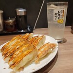 石松餃子  - 餃子１０個とパンチレモンサワー