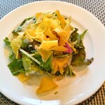 BISTY - サラダは最初に出ます。