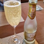 BISTY - ノンアルコールスパークリングワインは飲み切り２００mlで￥１０４５