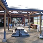 道の駅 海山 - 屋外（屋根下）のフリースペース