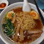 龍巳飯店 - 柳麺にふさわしい醤油のスープの透明度です。