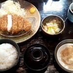 Hirata Bokujou Tonshichi - 三元豚厚切りロースかつ膳(1700円也) やっぱり旨い！郷土の誇り♪