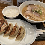 どさん粉 麺や 凡 - 