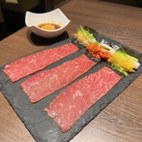 名駅de 焼肉 DOURAKU 名駅店 - 〈フォロワー限定メニュー〉
                    究極の肉巻きおにぎり 1800円