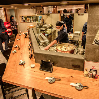 ちょっと懐かしいレトロな雰囲気で、オトナの時間をご提供いたします。