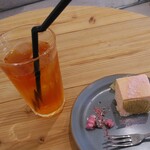 La Tempo カフェ - 桜のテリーヌ＆ルイボスティー