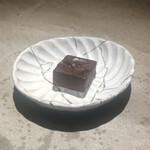 PATISSERIE ASAKO IWAYANAGI - ぶどう山椒のボンボンショコラ