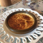 ビストロ アメリ - トンカ豆(バニラ＋桜桃の花の香)のクレームブリュレ、おいしい〜♫