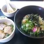 汁なしラーメン５００円とねぎ焼豚丼ハーフ３００円　計８００円