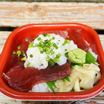 丼丸ばくり - 料理写真:マグロとエンガワ丼