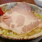 麺処さとう - チャーシュー投入
