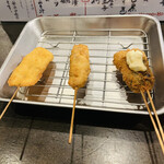 串揚げ 四文屋 - エビ、鶏もも、アジフライ(タルタルソース付)