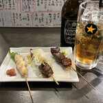 Kushiage Shimonya - ホッピーセット(黒)と鶏ササミ(梅肉)、豚レバー(ごま油＋ネギ)、牛ハラミ(わさび醤油)