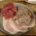 ワインとお酒、フレンチおでん ビストロバンバン - シャルキュトリー（肉３種）