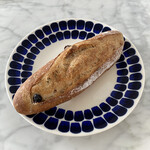 ベルマティネ - 料理写真:レーズンとクルミのカンパーニュ