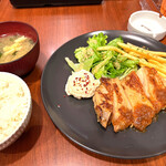 三番館 - ランチチキンステーキ（ライス、味噌汁、ドリンク付き）
            1200円