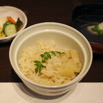 藤吉 - 国産たけのこを食べる会(8800円)のたけのこご飯、おわん、お新香