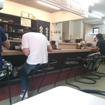 麺食堂とまと - カウンター席