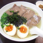 麺工房 武 - 牛塩味玉ラーメン(850円)