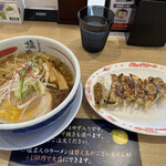 Shiora Xamen Shiomeizin - 天然塩ラーメン¥830 餃子¥380