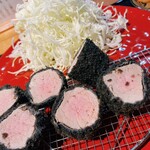 黒豚トンカツ さつまや とんとん - キャベツ、ご飯、お味噌汁はおかわりできます