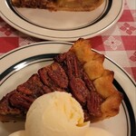 Byrd's Pizza & Ribs - クランブルアップルパイ&ピーカンパイ